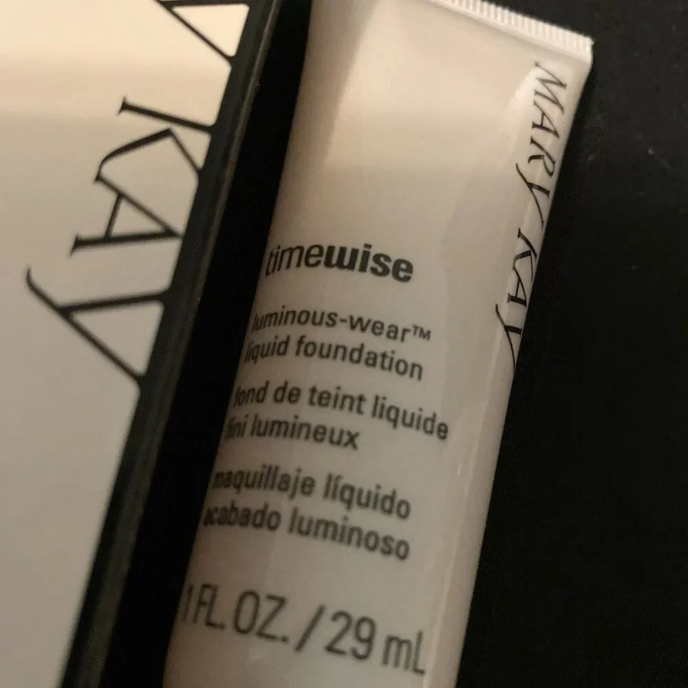 Mary Kay Timewise Luminous Liquid Foundation Beige 3